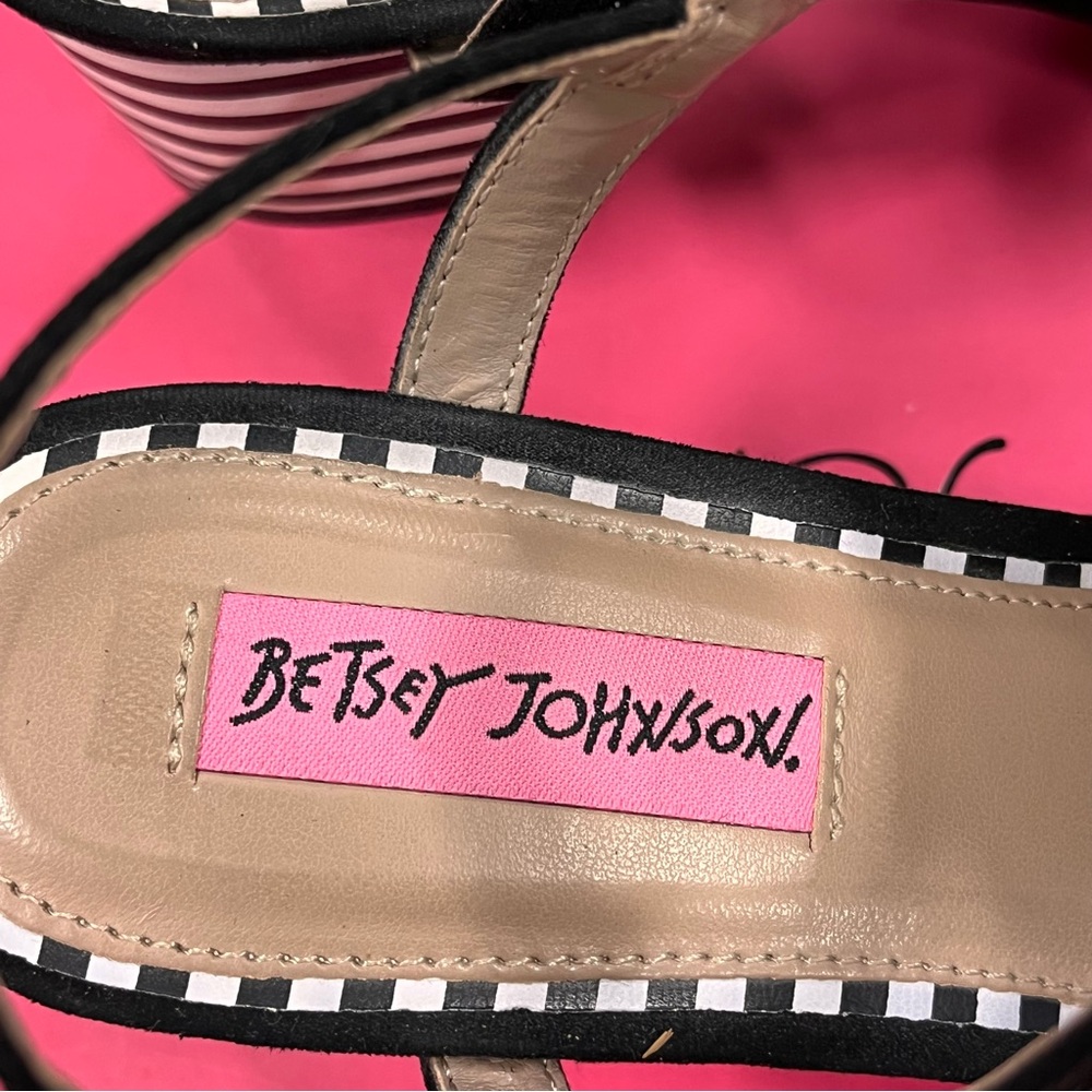 Betsey Johnson Black Sandals with Colorful Floral Accents - Picture 11 of 12